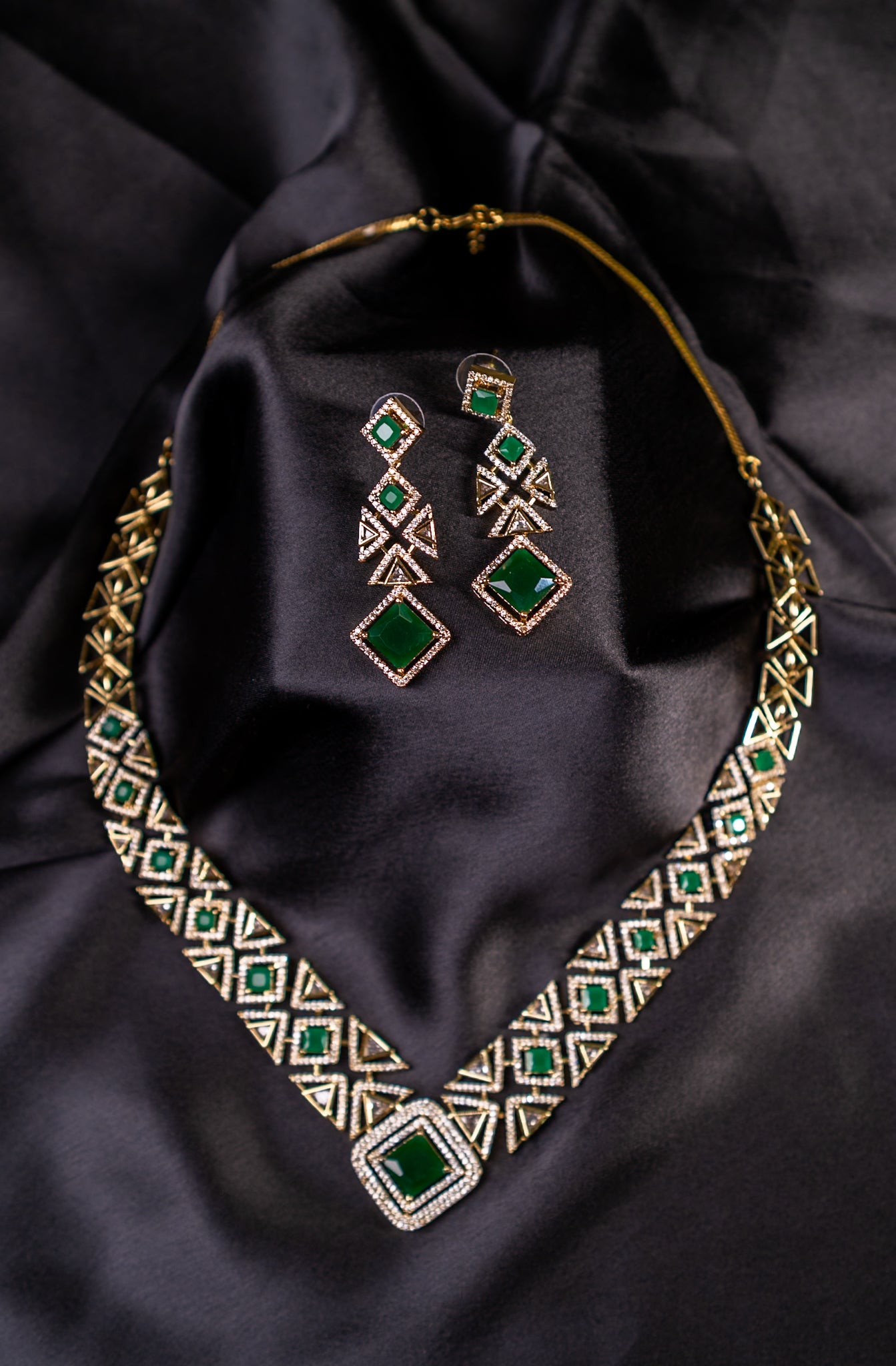 Parisian Golden V Style Necklace with Dangler Earrings